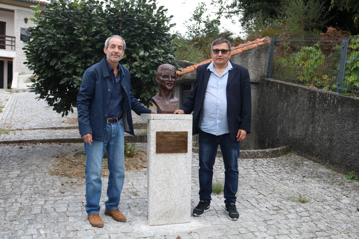 Busto em representação do cliente António José Rodrigues Lopes